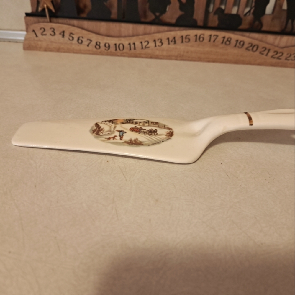 Vintage Currier & Ives (brand unknown) cake / pie server, 9.25 "